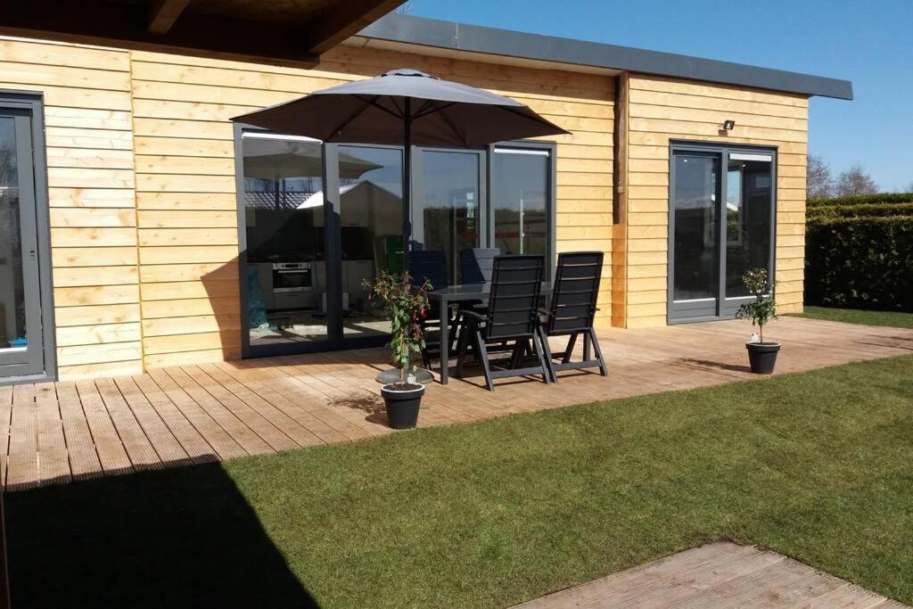 Luxe Vakantie Bungalow Met 3 Slaapkamers Dronrijp Exterior foto